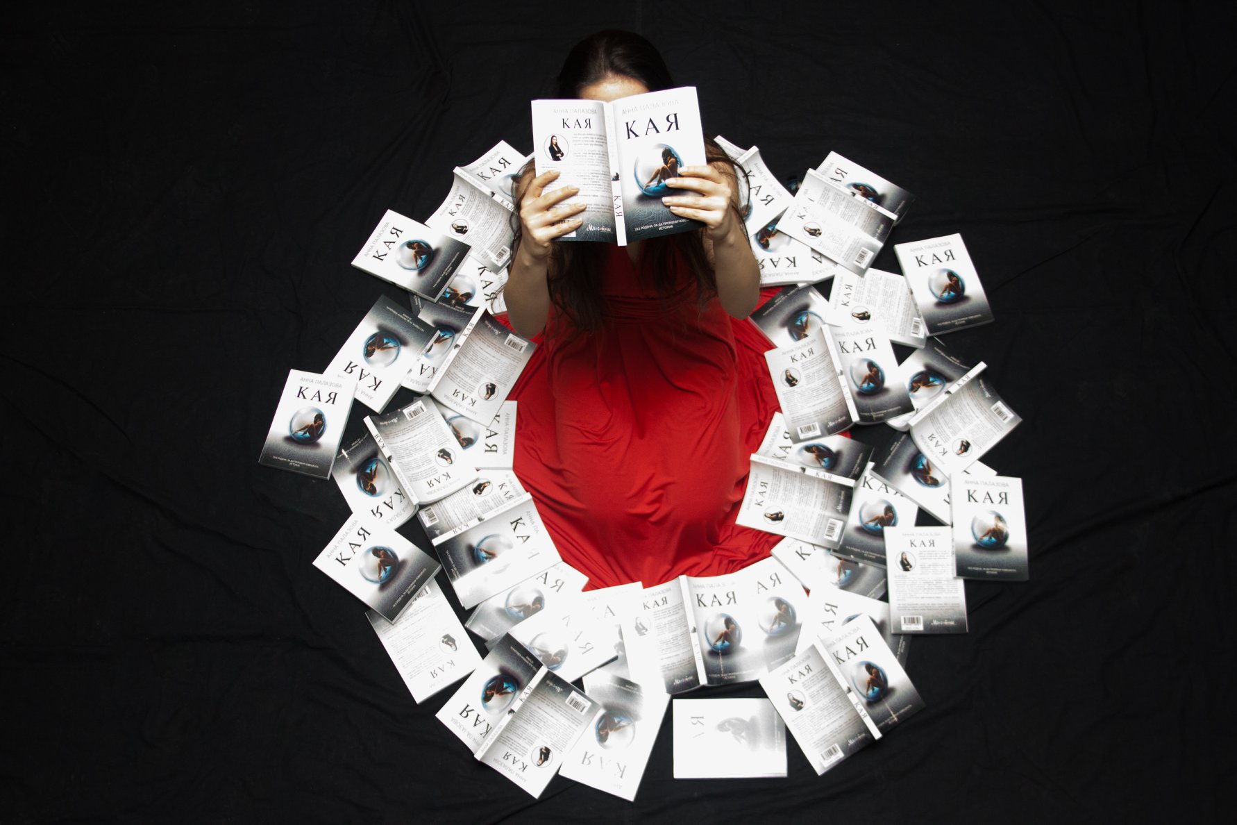 Ще очакваме нова фотосесия за „Кая“ при евентуална нова реакция и тираж!