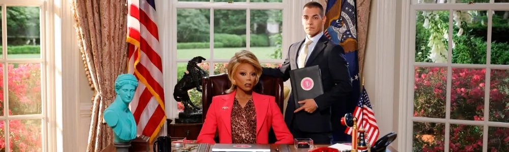 Сара Мишел Гелар и драг кралици в пародия на Snowpiercer